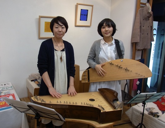 http://www.craftspace-wa.com/shop/midori%20%26%20natsuko.JPG